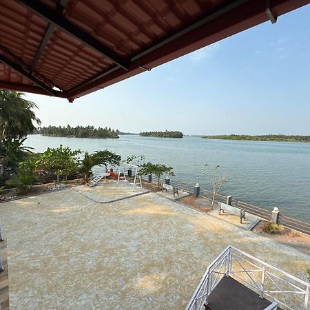 The Glasswater By The Backwater Homestay Kalyānpur Exterior foto