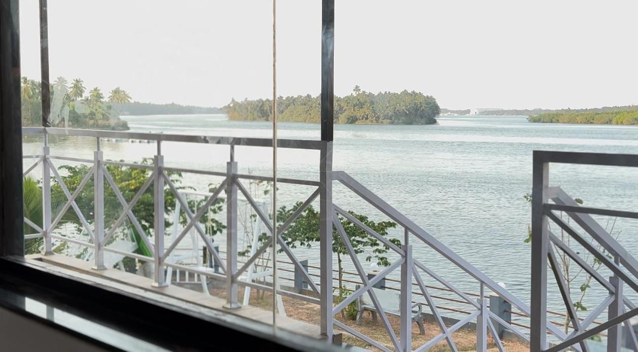 The Glasswater By The Backwater Homestay Kalyānpur Exterior foto