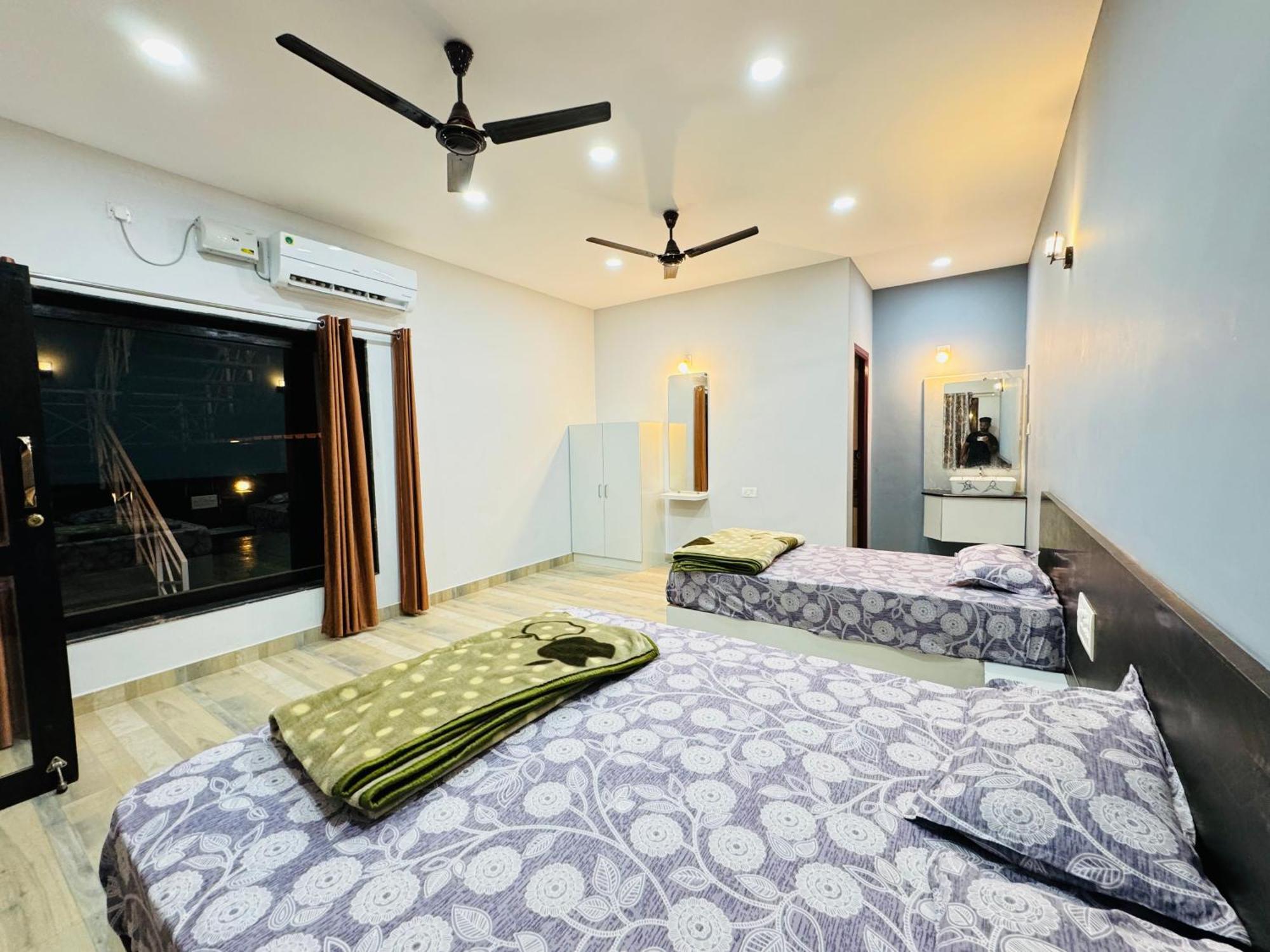 The Glasswater By The Backwater Homestay Kalyānpur Exterior foto